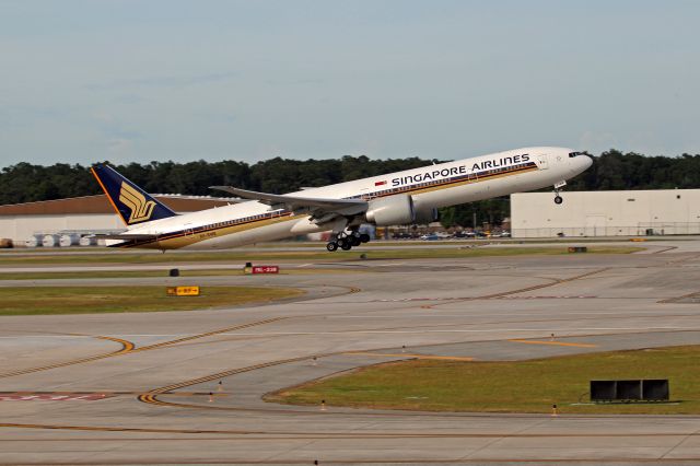 BOEING 777-300ER (9V-SWE)