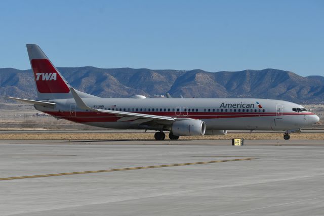 Boeing 737-800 (N915NN)