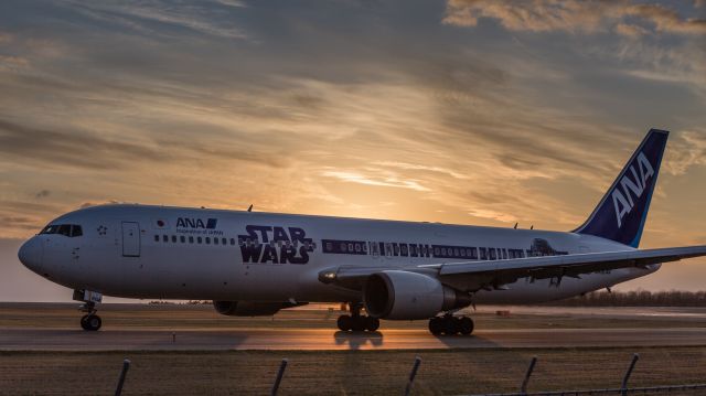 BOEING 767-300 (JA604A) - “STAR WARS ANA JET” LIVERYbr /All Nippon Airways / Boeing 767-346/ERbr /Dec.13.2015 Hakodate Airport [HKD/RJCH] JAPAN