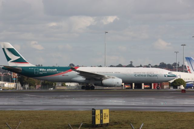 Airbus A330-300 (B-LAD)