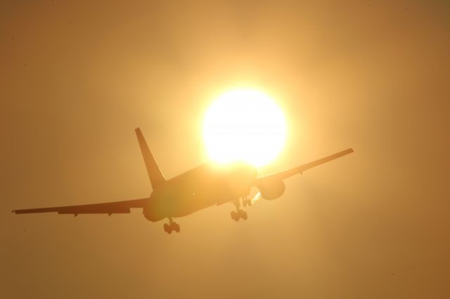 BOEING 767-300 (JA8670) - 04 July 2015:HND-HKD.