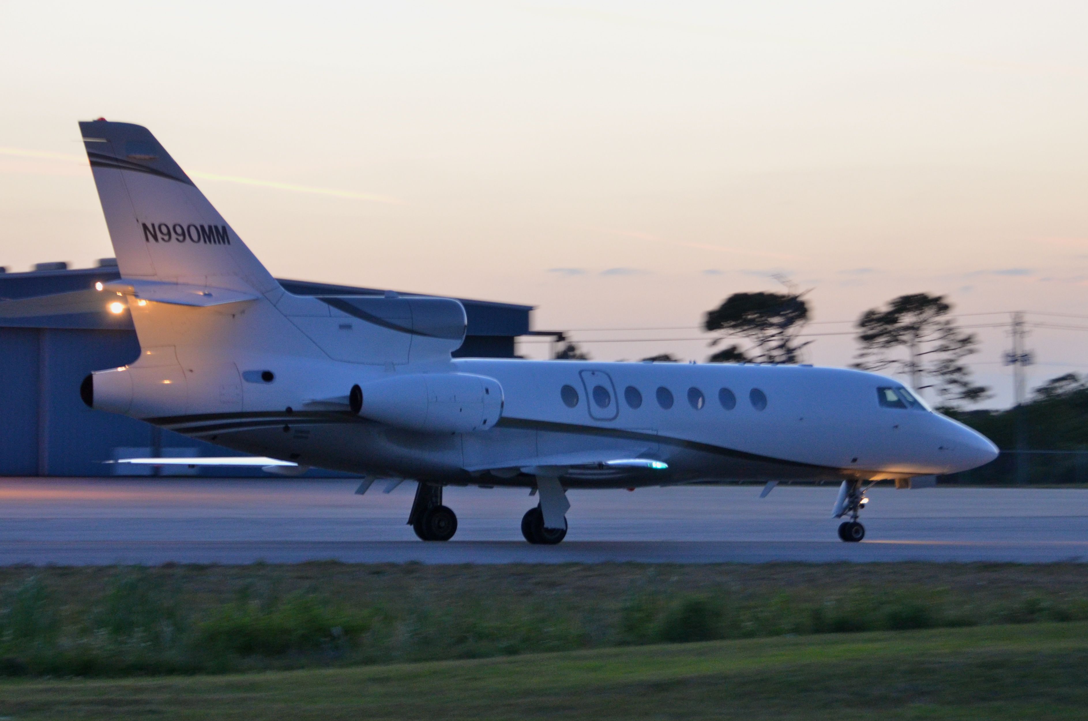 Dassault Falcon 50 (N990MM)