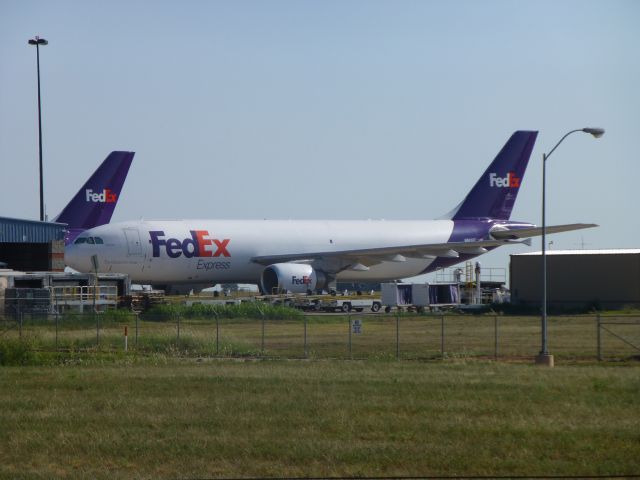 Airbus A300F4-600 (N683FE)