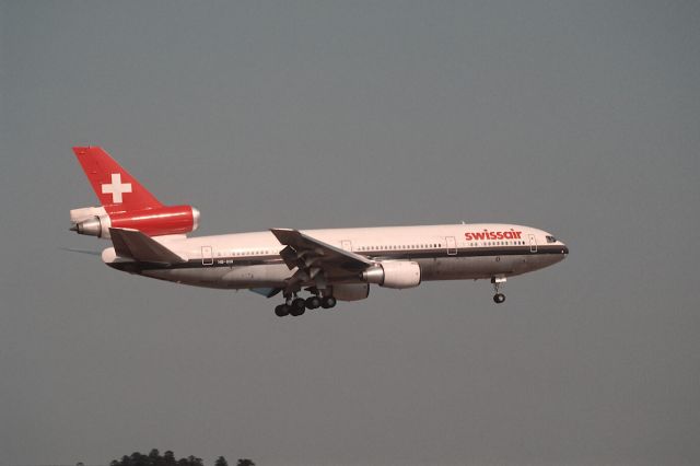 McDonnell Douglas DC-10 (HB-IHN) - Short Final at Narita Intl Airport Rwy16 on 1989/03/12