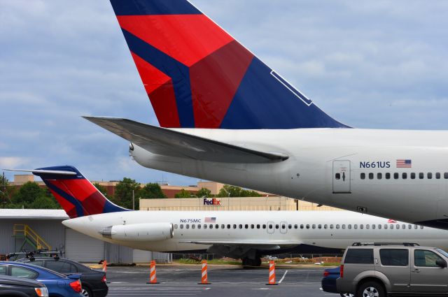 McDonnell Douglas DC-9-50 (N675MC)