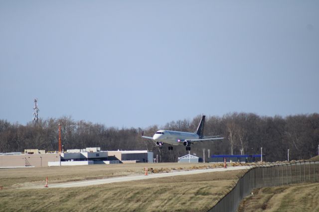 Embraer 175 (N401YX) - Operated as YX4705, BOS-CVG Runway 18L Arrival.