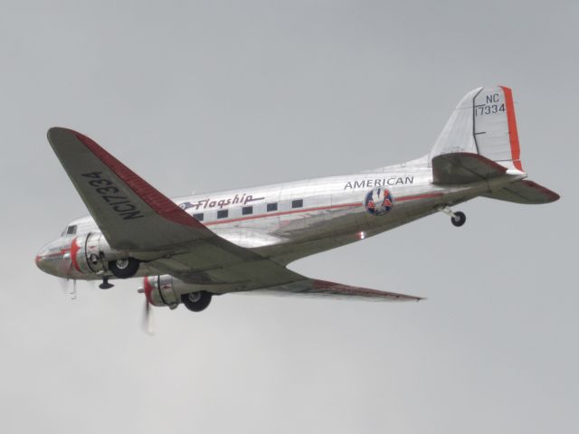 Douglas DC-3 (N17334)