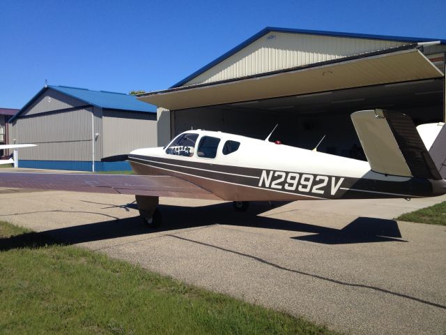 Beechcraft 35 Bonanza (N2992V)