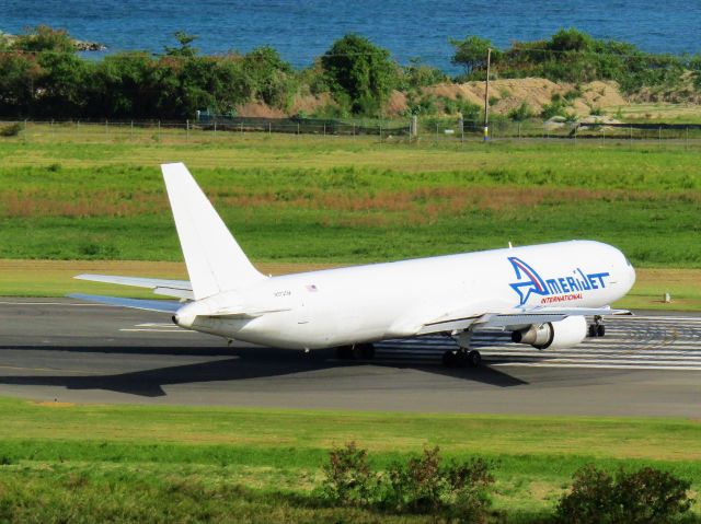 BOEING 767-300 (N373CM)