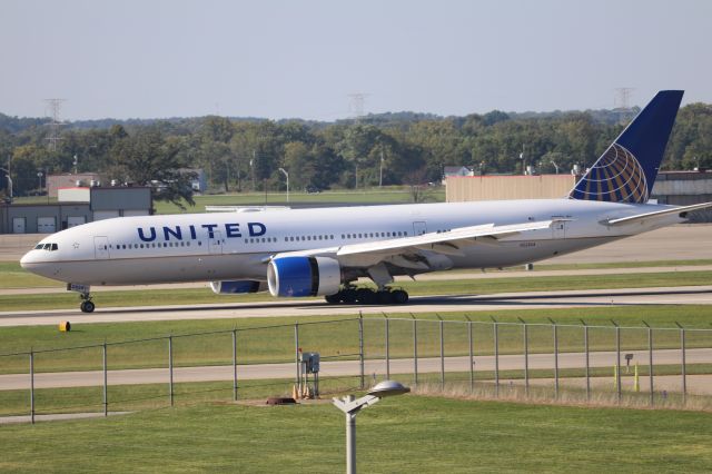 Boeing 777-200 (N228UA) - United with a 777-200 classic on an American Football charter. Note the new-livery engine cowels signifying this plane as having the engine type involved in that incident a couple years ago.