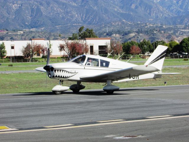 Piper Cherokee (N4565R) - Taxiing to RWY 8R