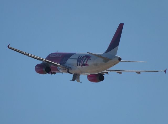 Airbus A320 (HA-LWA)