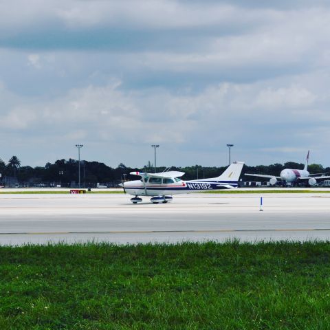 Cessna Skyhawk (N13192) - At KFLL observation area