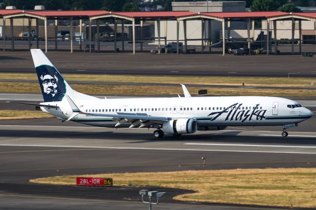 Boeing 737-900 (N471AS) - Full Quality photo: a rel=nofollow href=http://www.airliners.net/photo/2674670/L/http://www.airliners.net/photo/2674670/L//a