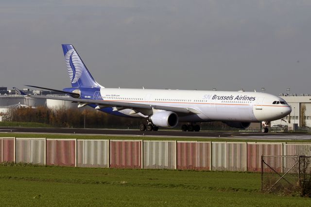 Airbus A330-300 (OO-SFM)