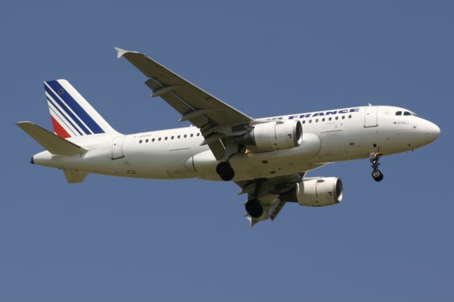 Airbus A319 (F-GRXD) - July 14, 2005 - arrived Paris CDG