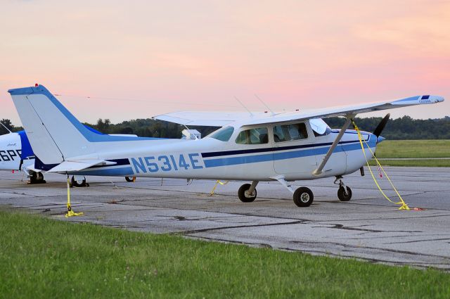 Cessna Skyhawk (N5314E) - Seen at KFDK on 8/30/2009.      a href=http://discussions.flightaware.com/profile.php?mode=viewprofile&u=269247  Profile/a     a href=http://www.mixmap.com/ target=_new title=MySpace Tracker  img src=http://www.mixmap.com/656871/no_image_tracker_strict.jpg border=0 height=1 width=1 style=visibility:hidden; alt=MySpace Tracker/a