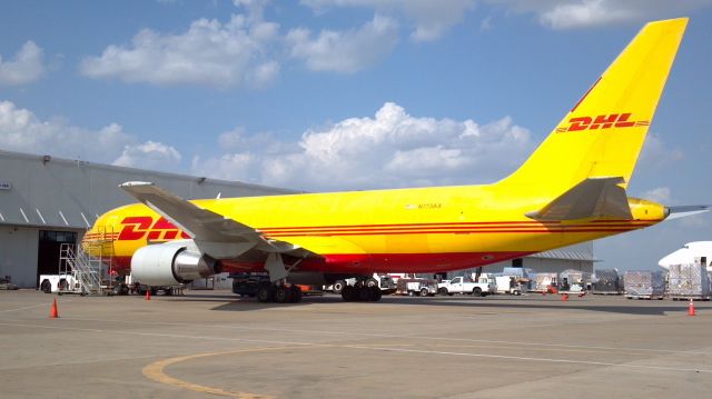 BOEING 767-200 (N773AX)