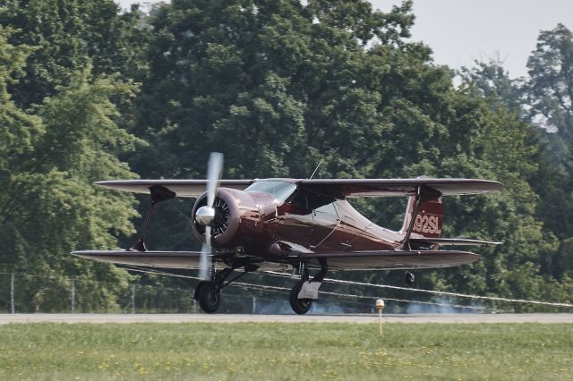 Beechcraft Staggerwing (N92SL) - Landing Runway 26