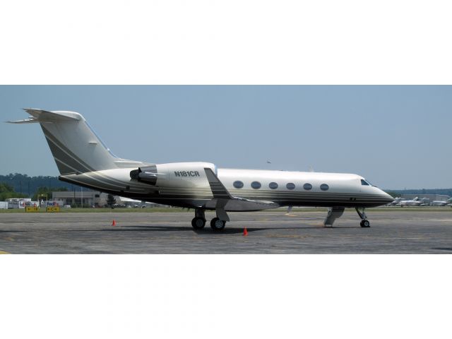 Gulfstream Aerospace Gulfstream IV (N181CR) - This is the first class of business aviation.