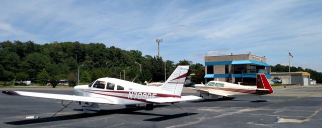 Piper Cherokee (N709DF) - Waiting for ride to Williamsburg.