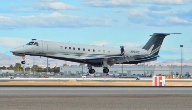 Embraer ERJ-135 (N905FL)