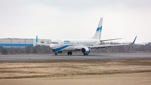 Boeing 737-700 (SP-ESI)