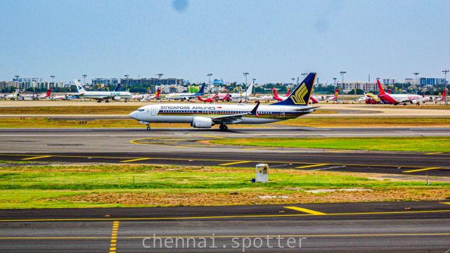 Boeing 737-700 (9V-MBP)