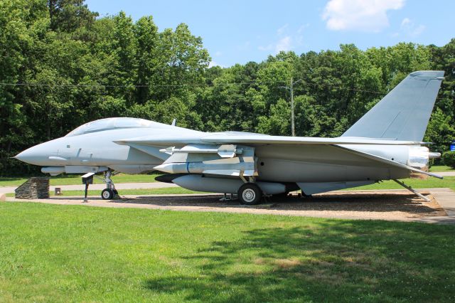 Grumman F-14 Tomcat (16-4604)