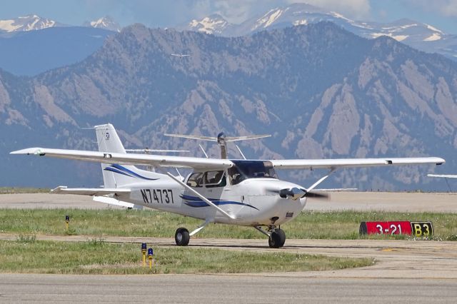 Cessna Skyhawk (N74737)