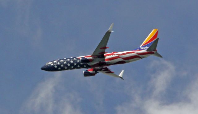 Boeing 737-800 (N500WR) - Southwest 1730 LGA-BNA flying over the house at 6,000'. Gallatin, Tn.