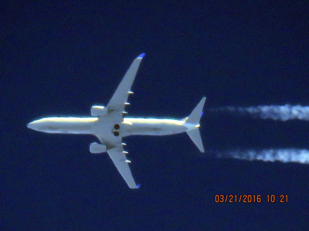 Boeing 737-900 (N27421)
