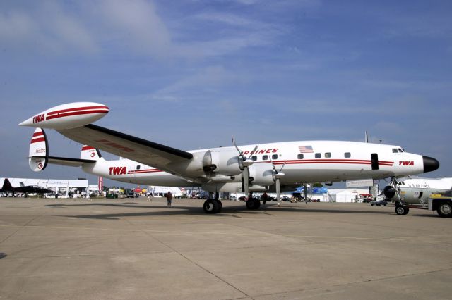 Lockheed EC-121 Constellation (N6937C)