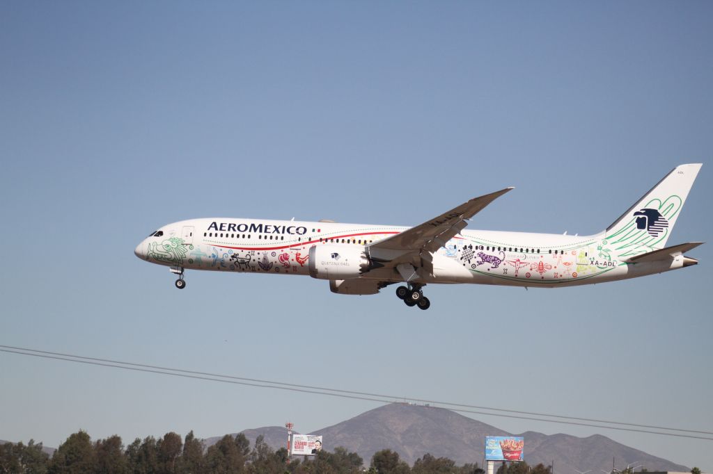 Boeing 787-9 Dreamliner (XA-ADL) - FINAL APPROACH 27 MMTJ