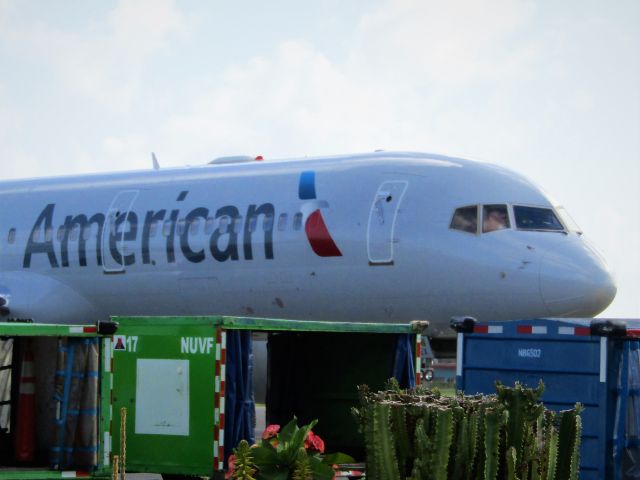 Boeing 757-200 (N189AN)