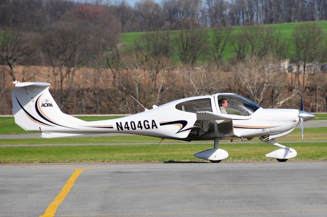 Diamond Star (N404GA) - Seen at KFDK on 3/24/2010.  Formerly registered as N334DS.    a href=http://discussions.flightaware.com/profile.php?mode=viewprofile&u=269247  [ concord977 profile ]/a