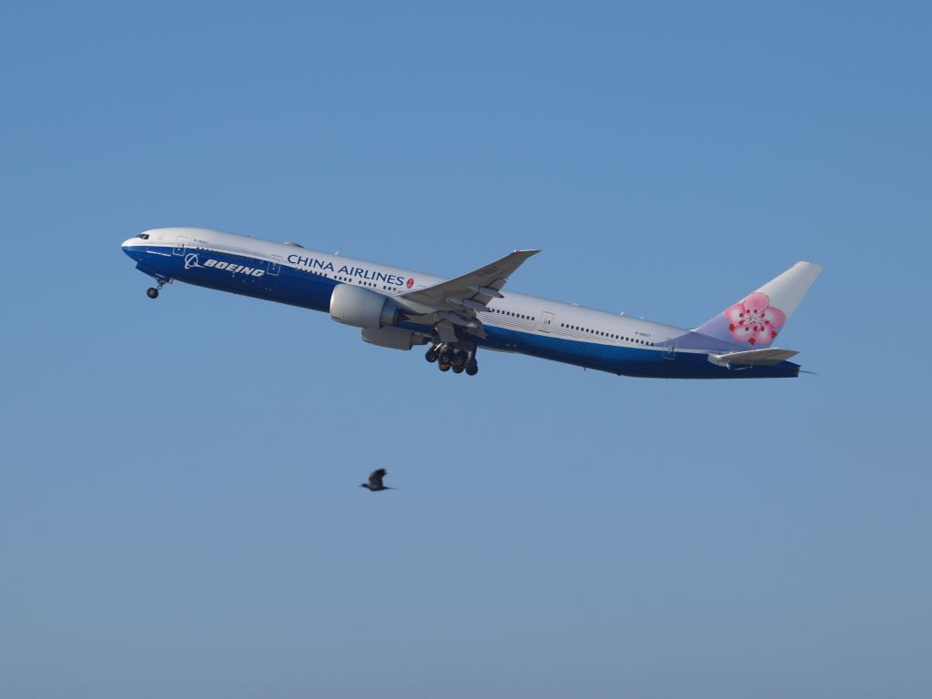 Boeing 777 (B-18007)