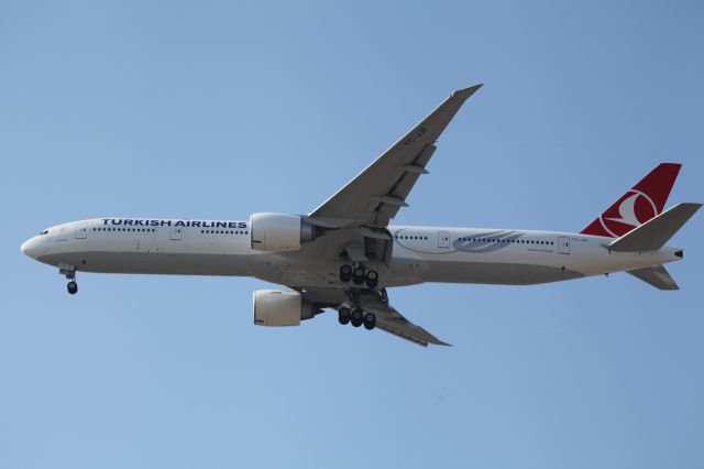 BOEING 777-300ER (TC-JJF)