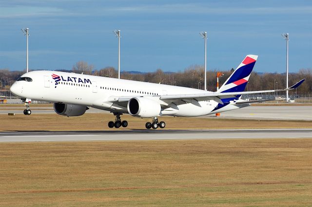Airbus A350-900 (A7-AMB)