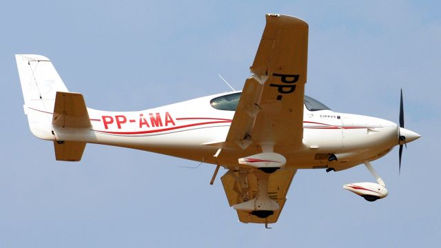 Cirrus SR-22 (PP-AMA)