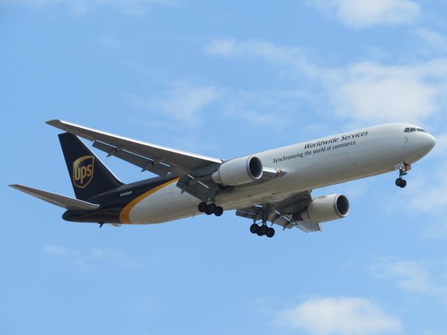 BOEING 767-300 (N356UP) - On final approach to SAN, seen over Balboa Park.En route from Honolulu, probably will be getting winglets soon.