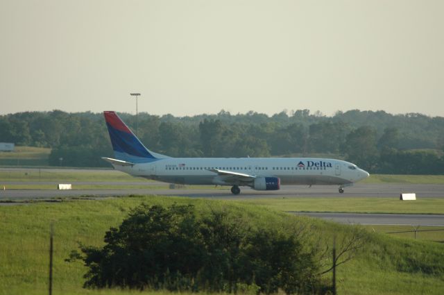 Boeing 737-800 (N383DN)