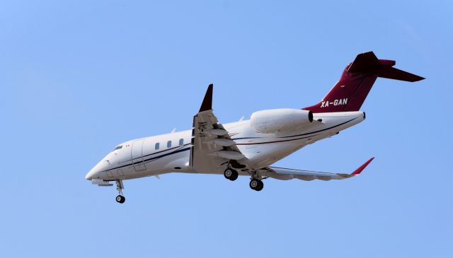 Canadair Challenger 350 (XA-GAN)