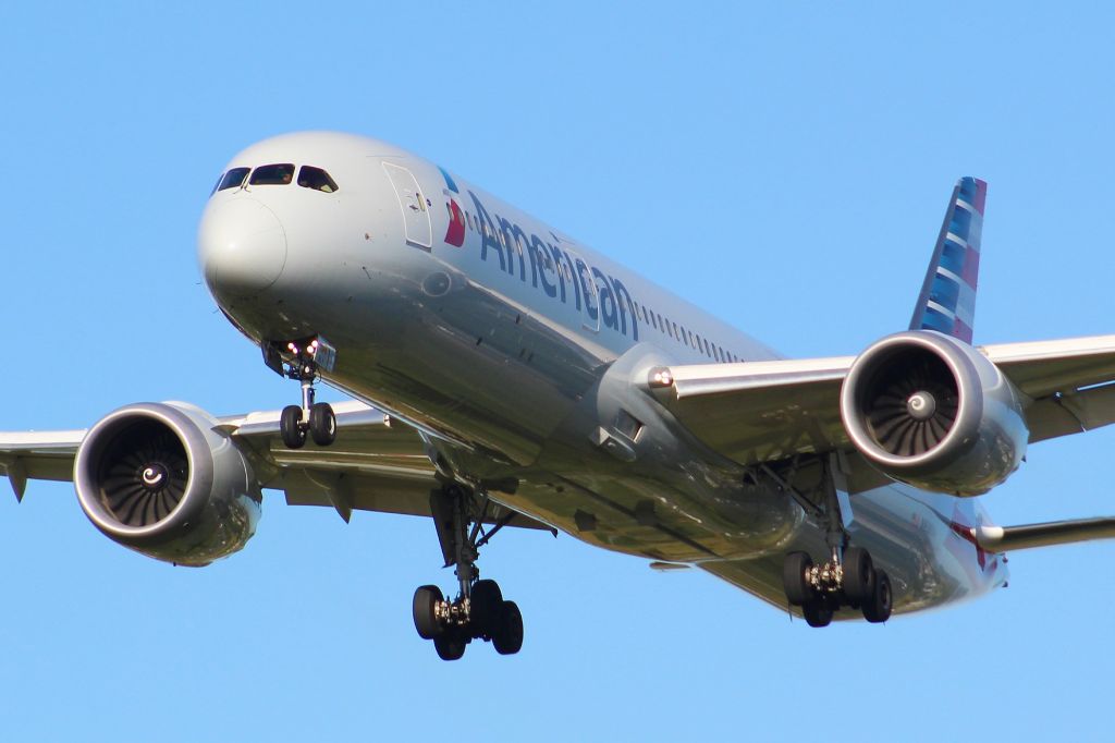 Boeing 787-9 Dreamliner (N838AA) - An American Airlines B787-9 on final approach into LHR, landing on runway 09L.br /br /Location: Stanwell-Moor Road.br /Date: 20.06.22 (dd/mm/yy).