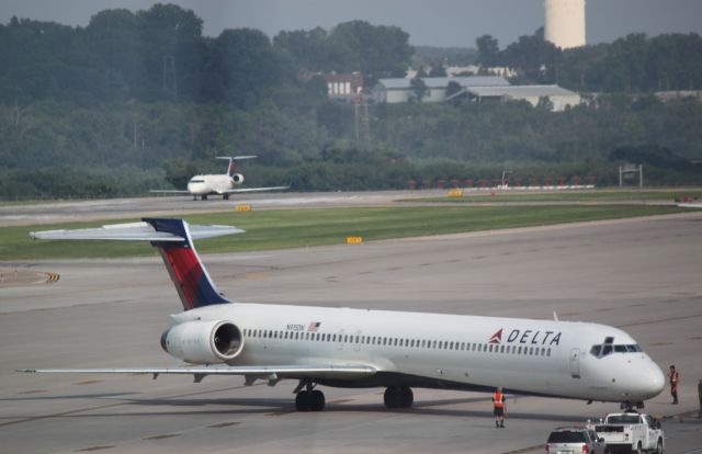 McDonnell Douglas MD-90 (N915DN) - Backing from C Gates at MSP on 07/31/2011