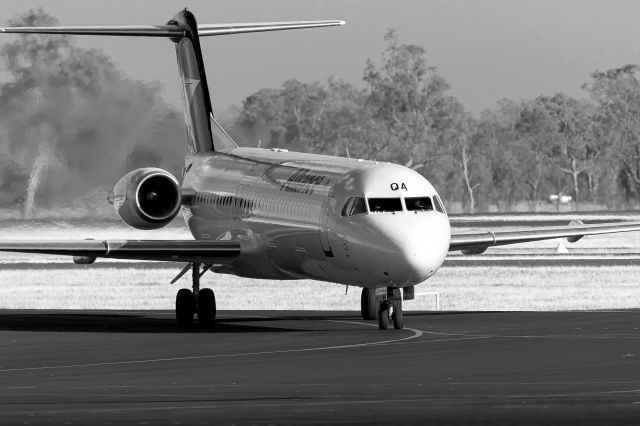 Fokker 100 (VH-UQA)