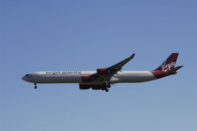 Airbus A340-600 (G-VWEB) - Final Approach to NRT Airport Runway 34L on 2011/12/12