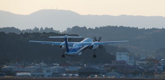 de Havilland Dash 8-400 (JA842A)