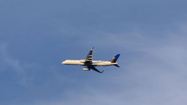 Boeing 757-200 (N17128)