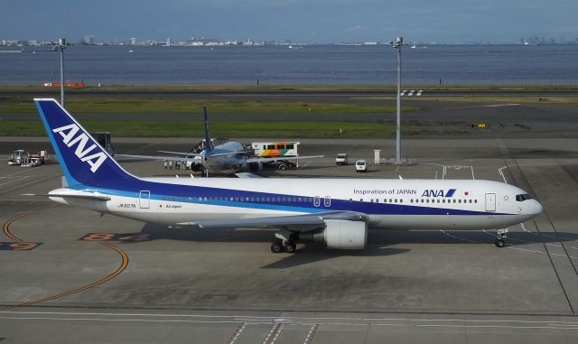 BOEING 767-300 (JA607A) - Taxing at HND 2016/05/21.